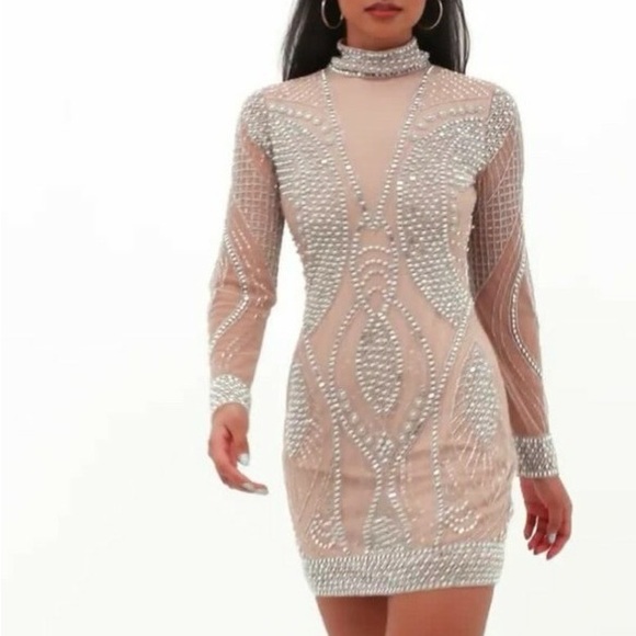 SHOWSTOPPING NEW YEAR’S EVE DRESS - Picture 8 of 9